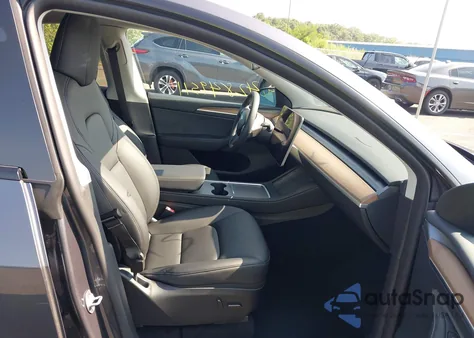 2023 Tesla Model Y z USA, uszkodzony, nr VIN 7SAYGDEE9PF829917